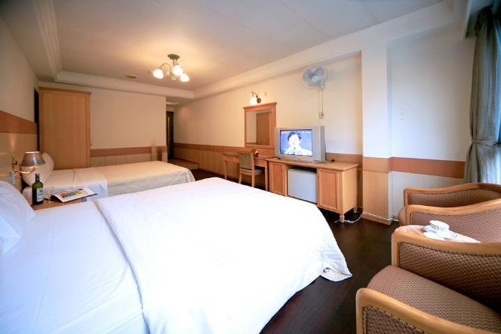 Ming Lu Holiday Hotel Ренай Екстериор снимка